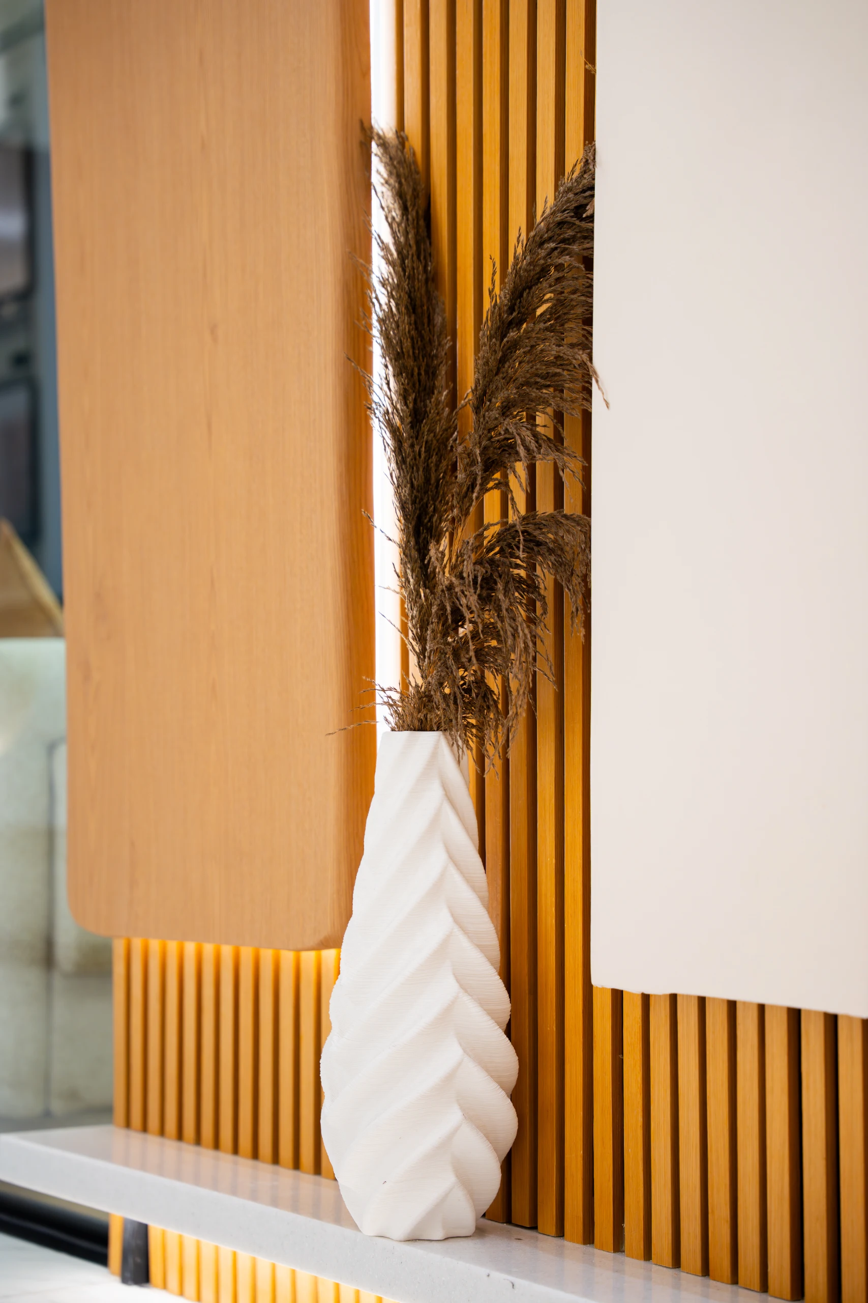 Pampas Vase — Gold Wall Detail